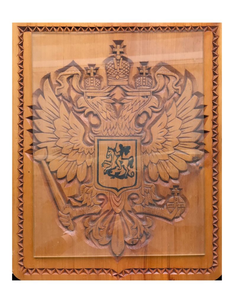 Герб-Росии-в-деревянном-исполнении-передан-в-дар-музею_page-0001-791x1024.