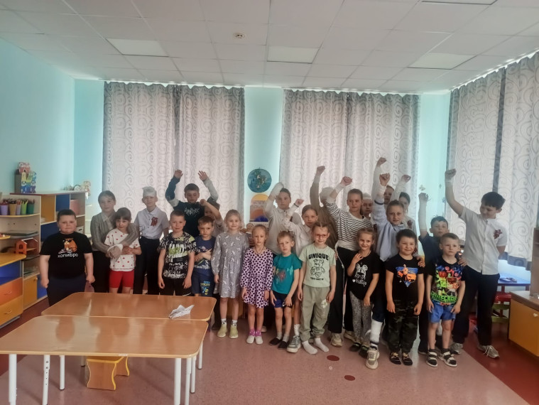 Четвероклассники в детском саду.